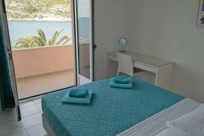 Image de Appartement de deux chambres prés de la plage Razanj, Rogoznica (A-12280-c)