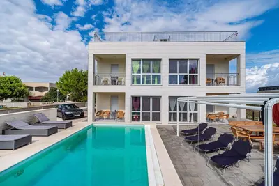 Image de Appartement d'une chambre avec la terrasse Vir (A-23976-a)