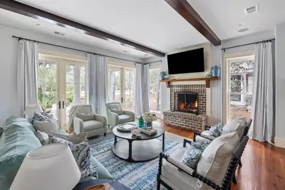 Image de Pet-friendly w/ 3 fireplaces + Golf Course Views