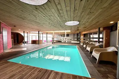 Image de Maison tout inclus avec piscine, hottub et sauna