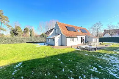 Image de Belle maison de vacances avec grand jardin