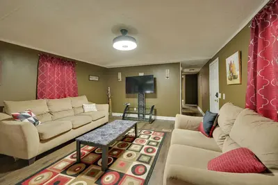 Image de 8 Mi to Dtwn Greenville: Bethel Home w/ Yard