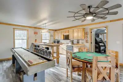 Image de Greers Ferry Lake Access & Deck: Group Getaway!