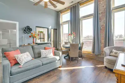Image de Loft-Style Apt in Dtwn Monett: Pets Welcome!