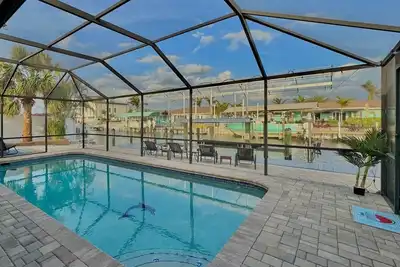 Luxury Oceanfront 3br with Pool, Dock & Boat Lift