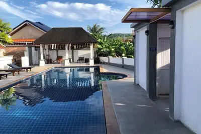 Casa Gris a 2-bedroom Villa with Shared Pool only minutes from Nai Yang Beach