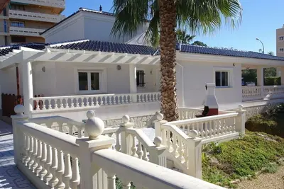 Villa Numero Uno, Beautiful villa located walking distance to the beach.