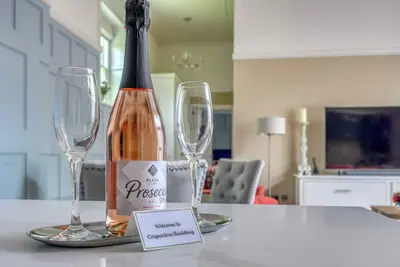 Image de Luxury Quenington apartment close to pubs, cafes, shops, Cirencester, Cotswolds