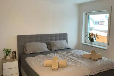 Image de Modernes Doppelhaus mit Terrasse – Ideal für Familien, Monteure & Messegäste