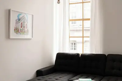 Image de Two-Bedrooms Suite Apartment in beautifully renovated Heritage Building, Old Montreal, Pet-Friendly!