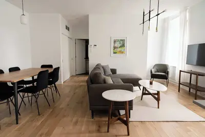 Image de Two-Bedrooms Suite Apartment in beautifully renovated Heritage Building, Old Montreal, Pet-Friendly!