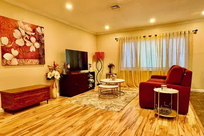 Image de Charming Urban3-bedroom apartment in Hempstead with WiFi and Ac