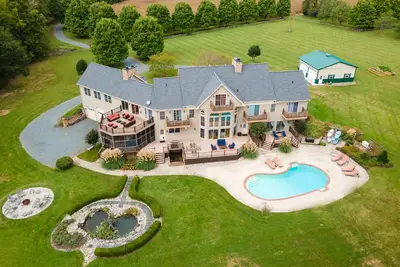 Image de Minutes from Downtown Easton and St. Michaels | Pool | Kayaks | Private Dock