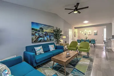 Image de Chic 4 Bdr for 9 Near Dt & Mins to Lady Bird Lake!