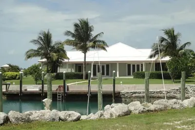 Image de Charming 3-bedroom house with WiFi, Dockage, Ac in West End