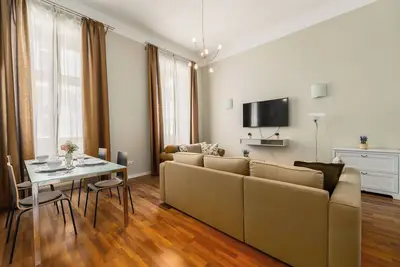 Image de Spacious Apartment by Opera-2 bedrooms-2 baths-Ac