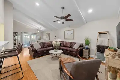 Image de Entire condo in Bakersfield with WiFi, Ac