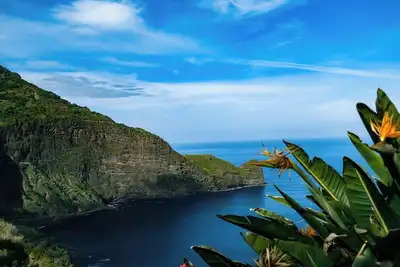 Image de we offers an ideal setting for both business and leisure.