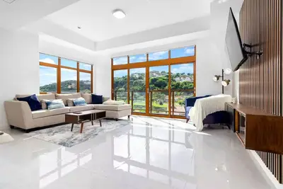 Image de 2 Bedroom Mountain View Apartment with Pool in Kingston, Jamaica