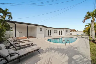 Image de Miami Oasis: Pool & Game Fun!