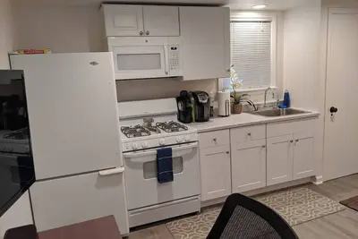 Clean Comfy Cottage Downtown