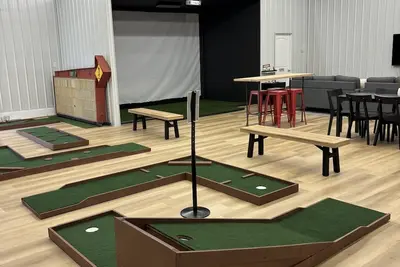 Image de Barndominium w/ Golf Simulator & Putting Holes!