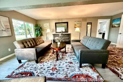 Image de Cozy home w/Ac&heater, sofa bed, sleeps 2 extra tranquil canal-side neighborhood