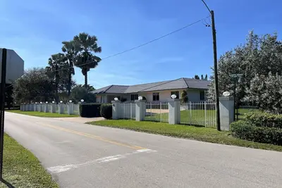 Image de 3-bedroom in Davie. WiFi, Ac. Pool, near to Sawgrass Mall, Hard Rock, F Garden,