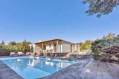 Image de Bergerie 6 personnes piscine chauffée, proche du port et de la haute ville