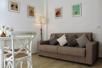 Image de Two-room apartment surrounded by greenery, with large terrace overlooking the sea and private parking space,