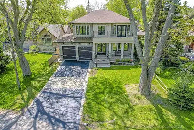 Image de A Luxurious Custom Built Home Designed With Passion, Located Port Union Village