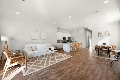 Image de Elegant Houston Heights Getaway