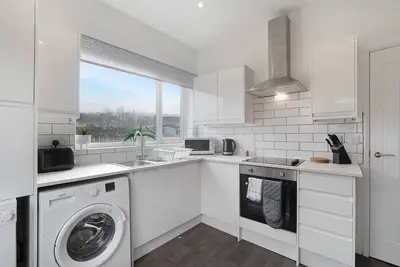 Image de New! 2br in The Crescent
