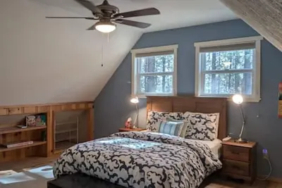 Image de Cozy Blue Jay Nest Retreat