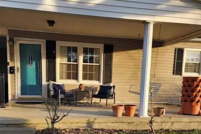 Image de Paws & Play - Spacious Fenced Yard