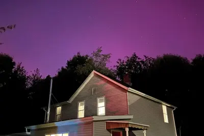 Image de Charming 3 bedroom home with hot tub, wood burning stove, large yard in Kingston
