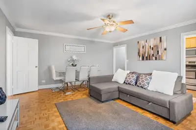 Image de Sleek & Chic Downtown Comfort