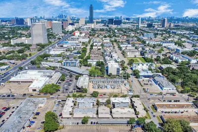 Image de Gold cup, Wrk frm home, Galleria, Nrg, Pool, Sleeps 7, Keyshia Cole, Russ