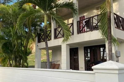 Image de Portzvue Charming 2-bedroom apartment with WiFi, Ac nestled in St. Peter