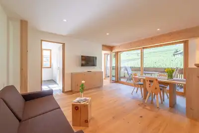 Image de Appartement 'Gladiola' avec vue sur les montagnes, piscine partagée et Wi-Fi