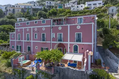 Image de Villa 'Luxury Soleluna Con Jacuzzi' avec vue sur la mer, Wi-Fi et climatisation