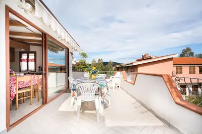 Image de Maison de vacances 'Al Mare Da Mémé' avec vue sur la mer, terrasse privée et climatisation