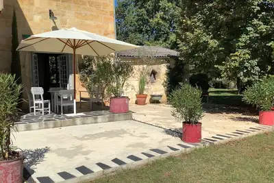 Image de Le Clos de la Capelle – Charme & Confort à Libourne, Jardin Privé et Espaces Spacieux pour 8 Pers