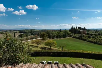 Image de Refined Villa on the Hills with Tuscan Style