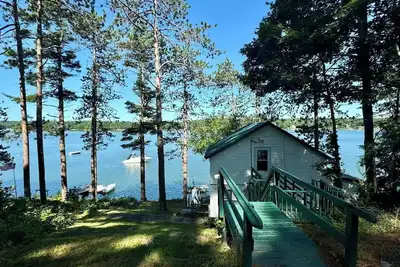 Image de Charming and family-friendly 2-bedroom waterfront cottage in peaceful West Bath