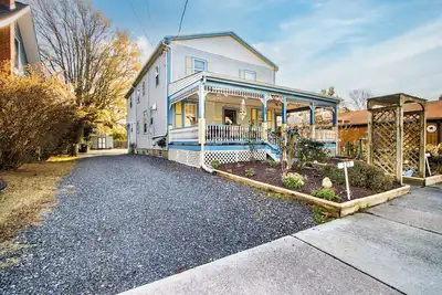 Image de Charming 1900s Lewes Retreat – Walk to Shops, Dining & Beach!