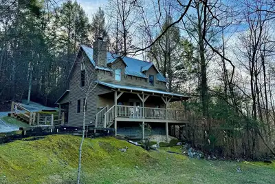 Image de Wrangler's Den Cabin at Country Manor Acres