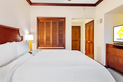 Image de 𝐅𝐢𝐧𝐝𝐢𝐧𝐠 𝐌𝐞𝐢𝐥𝐢’𝐬 Gorgeous KoOlina Beachfront Resort + Amenities. 2br