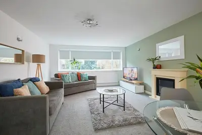Image de Brighouse →3 mins | Pets Stay Free | 138 Mbps | Garden