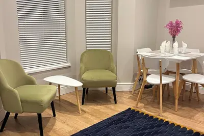 Image de Fitzroy Avenue Apartment Accommodate up to 5guests